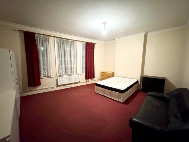 Double Rooms - Colney Hatch Lane, Muswell Hill Main Photo