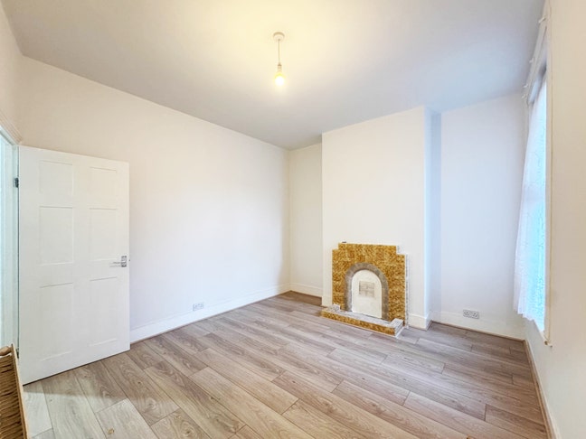 A beautiful 4 bedroom house in Maryland,E15 Main Photo