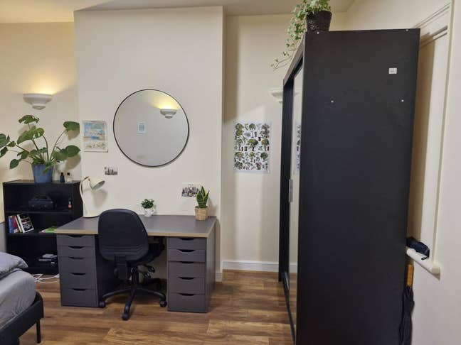 Central 14 sqm room sublet (18 Dec–18 Jan) Main Photo