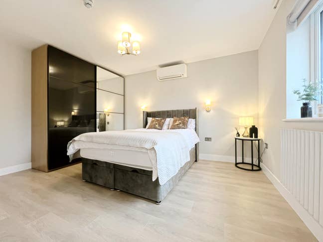 Beautiful Ensuite Double Room in a Shared House Main Photo