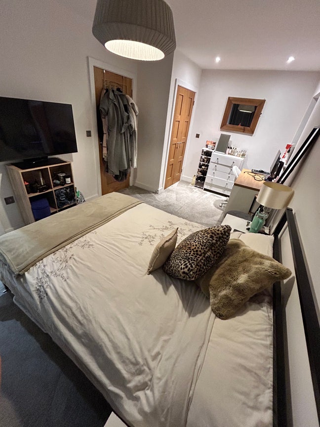 En-Suite Double Room to Rent Main Photo