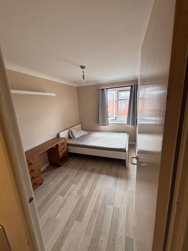 Double bedroom available now  Main Photo