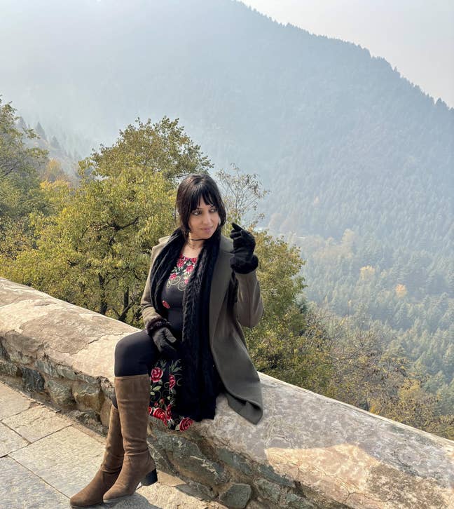 I am a professional female aged 46. I am look... Main Photo