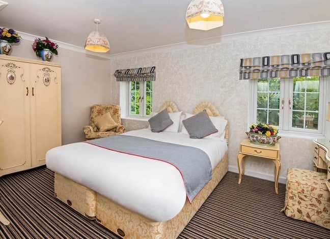 En-Suite Large Double Room- Cozy Luxury Room Main Photo