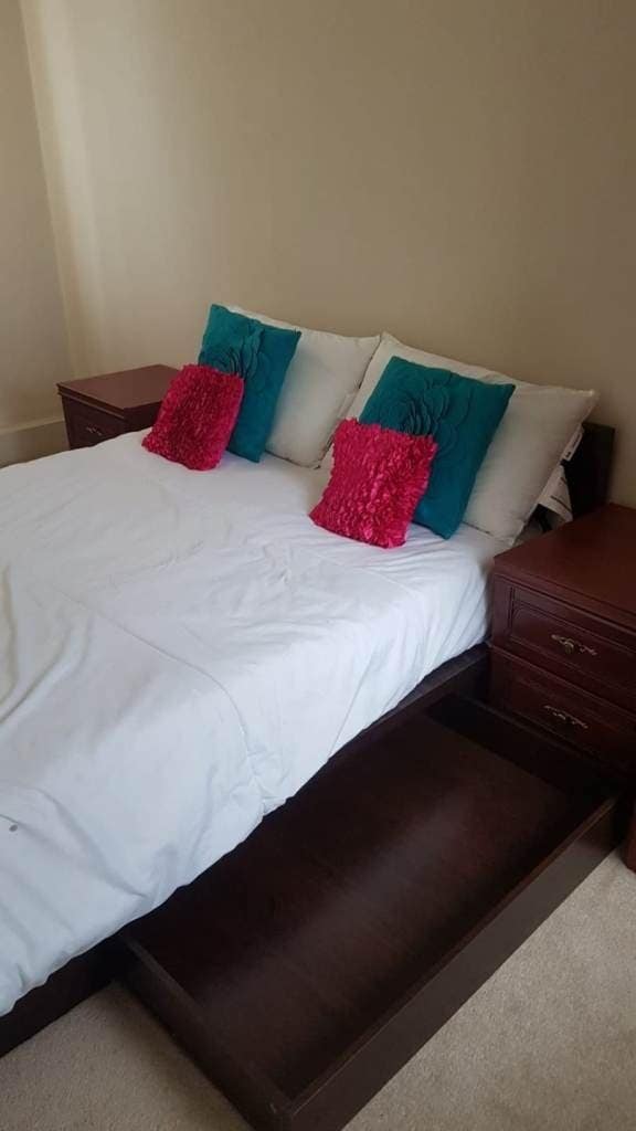 Spacious Double Room Available – UB6  Main Photo