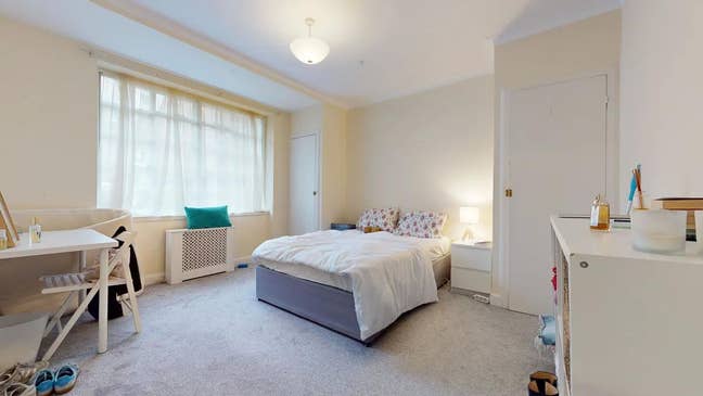 Russel Square - Double to Rent - Close to Station Main Photo