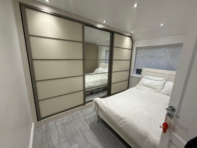 Large Furnished Double Room Main Photo