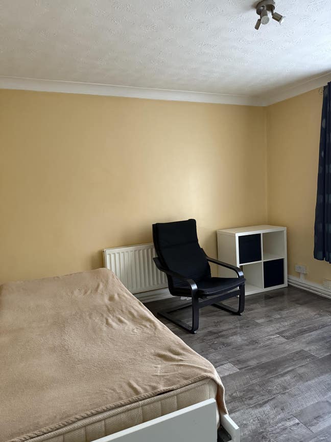 Double room in Thrornhill Main Photo