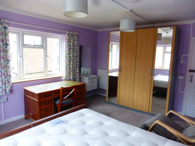 Fully Refurbished - New Kitchen - Communal Lounge Main Photo