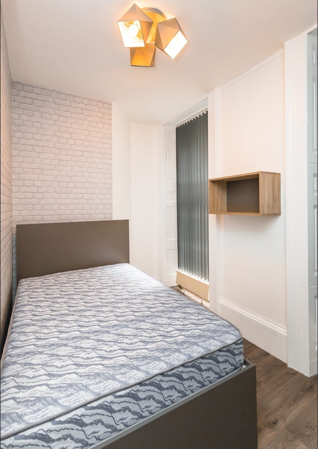 Ensuite room available for tenancy takeover  Main Photo