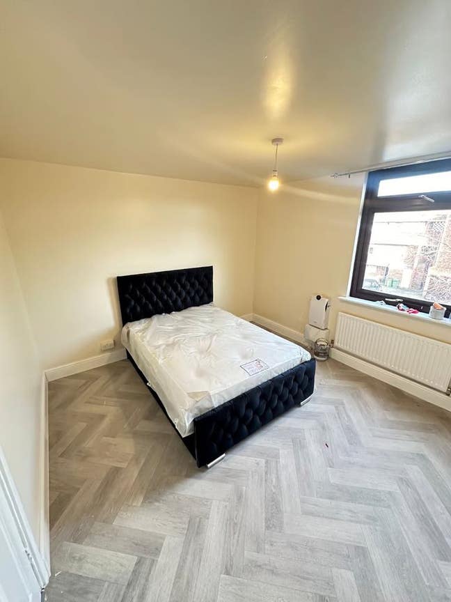 2 Furnished Master Rooms for Rent (London SE28) Main Photo