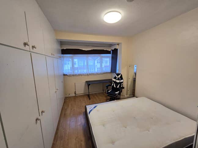Large Double Room in Streatham Common Main Photo