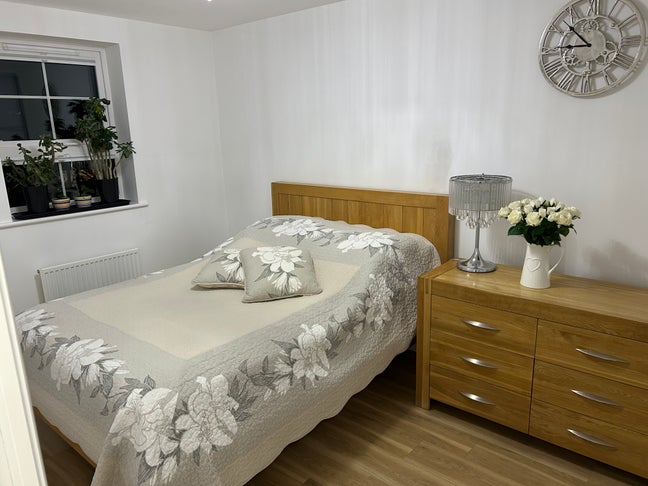 Modern double bedroom with separate bathroom  Main Photo