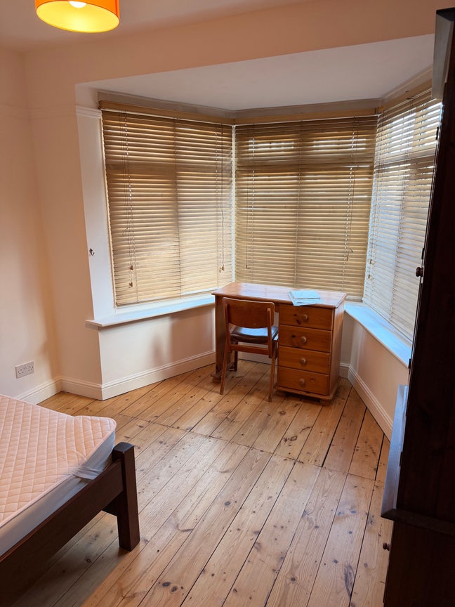 Spacious room available £700 pcm inc all bills Main Photo