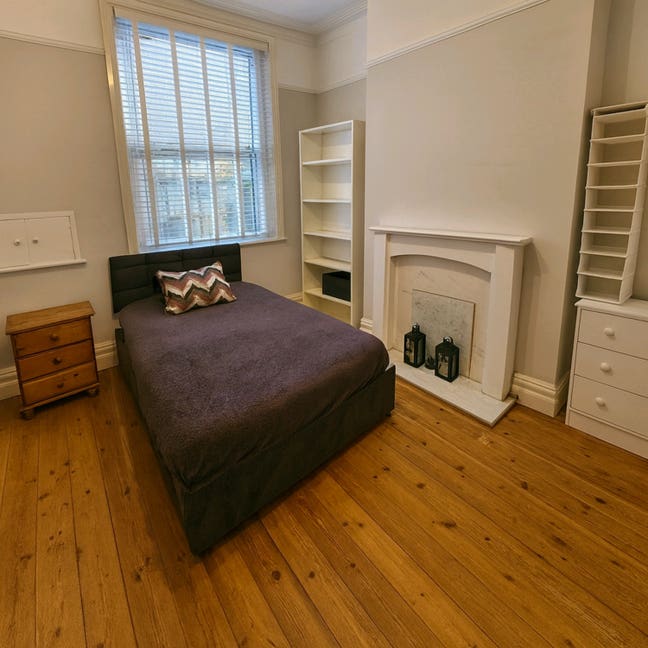 Double bedroom in 3 Bed Victorian house, Main Photo