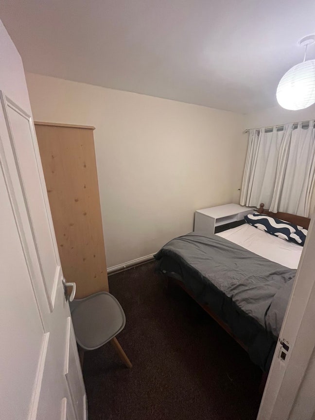 Room available in a 4 bed house at 66 hurst street Main Photo