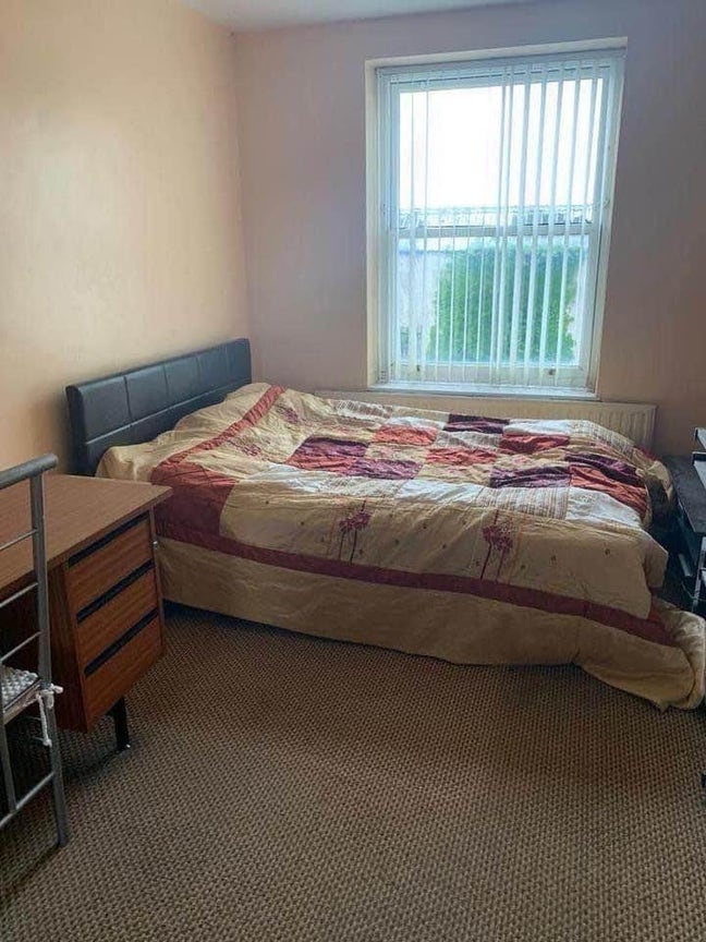 A Spacious Cosy Double Room  Main Photo