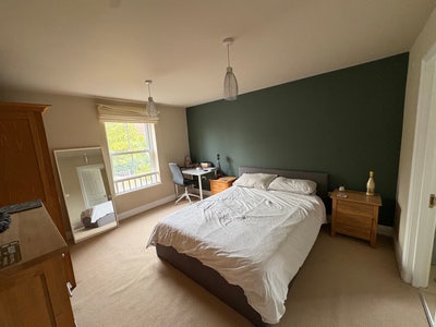 En suite King size Room Tadworth  Main Photo