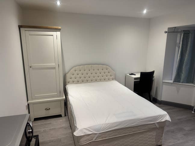 Studio En-suit room Main Photo