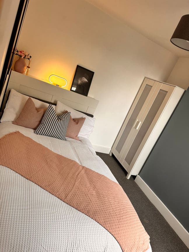 Comfortable Double Room with Bills & WiFi Included Main Photo