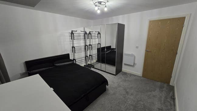 Modern Double Room with Private Bathroom in Spacio Main Photo