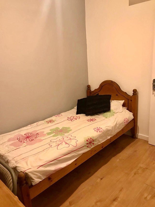 Bright Furnished Single Room – City Centre, Bristo Main Photo