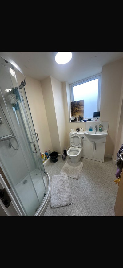 Room to rent in Dudley Main Photo