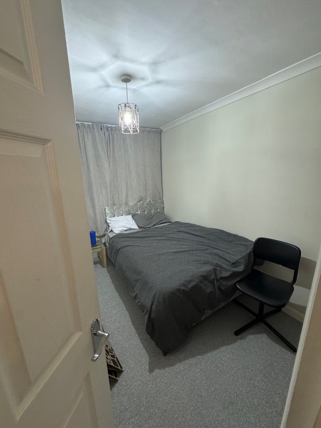 Single room £700 excluding bills Main Photo