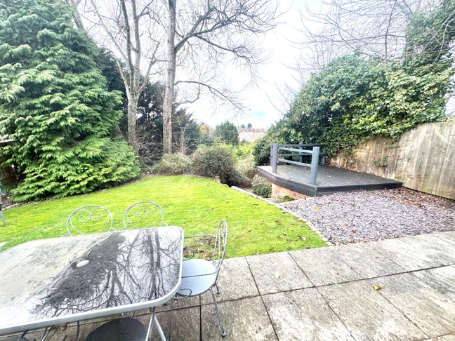 Furnished Double Room in Friendly House Main Photo