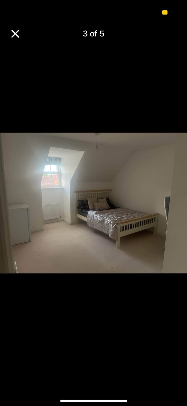 Large en suite +  smart TV + personal fridge Main Photo