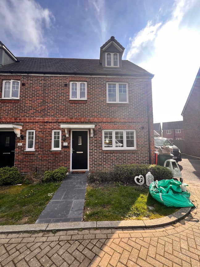 One of two Double rooms for rent Main Photo