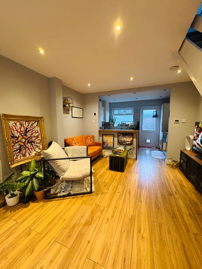 2 Bedroom House with Garden Short-Term Rental  Main Photo