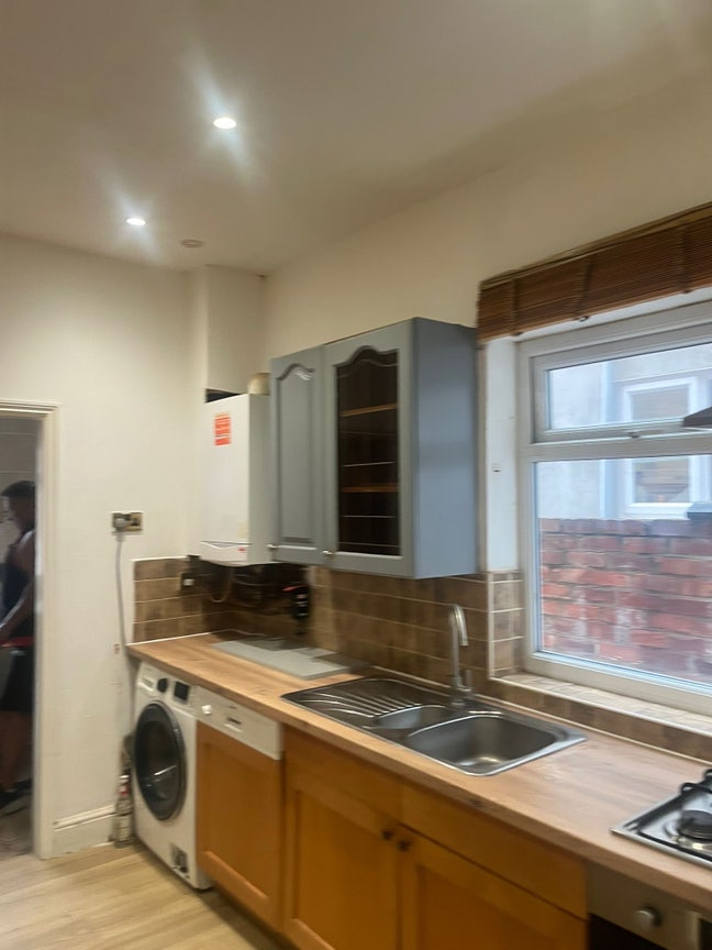 Room available in CV6 Main Photo