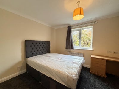 Double bedroom available Main Photo