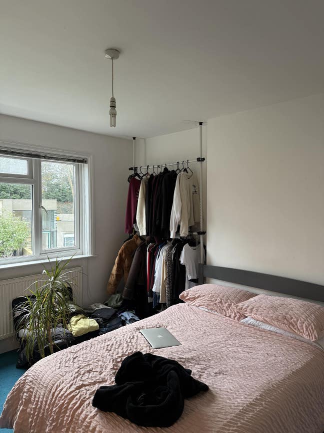 Double room available to rent for 3 weeks  Main Photo