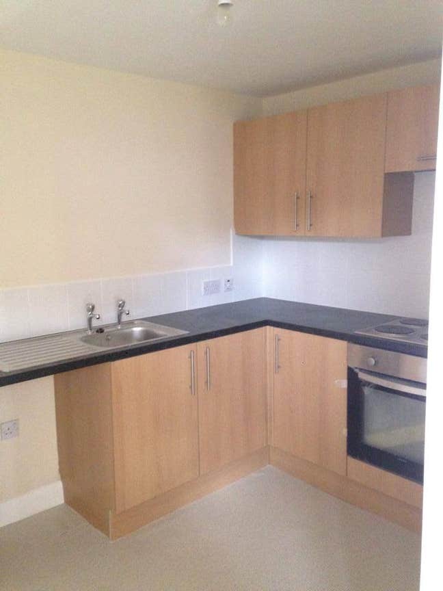 Studio Flat Available Oakengates Near PRH Telford Main Photo