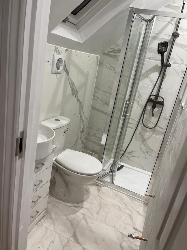 Spacious Ensuite Loft Room Main Photo