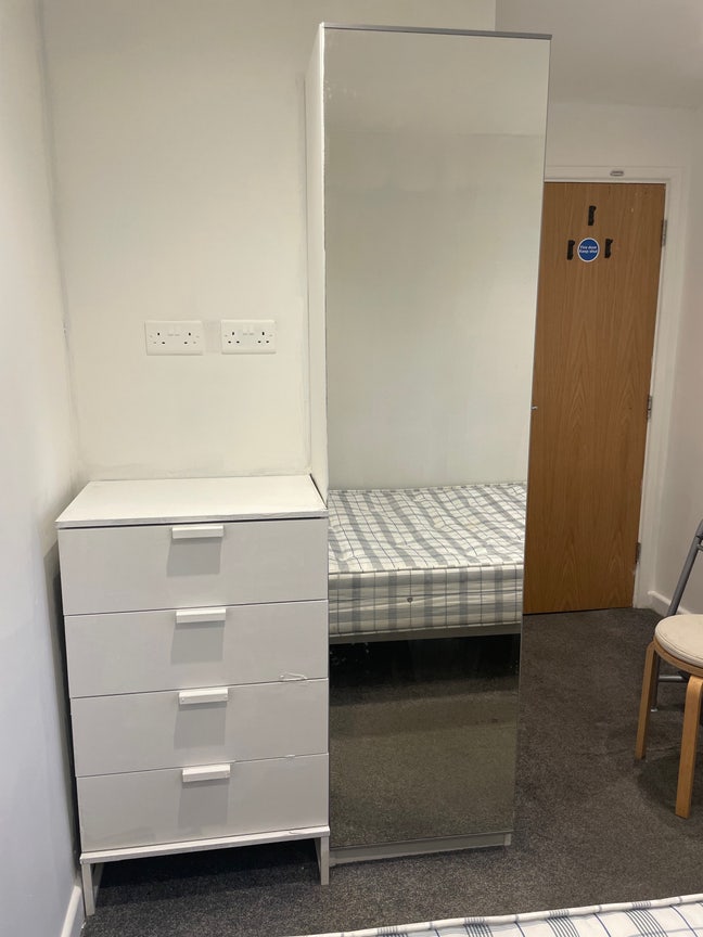 Single Room Close to City Centre Main Photo