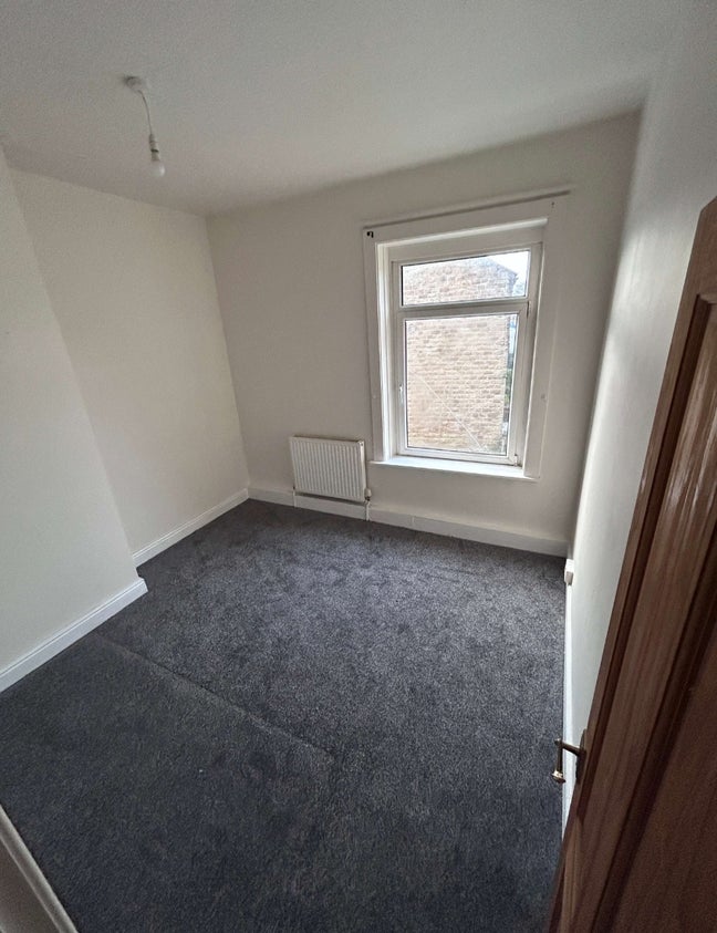 Newly refurbished 2 bed house Main Photo