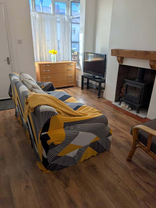 Ladies Lounge  Main Photo