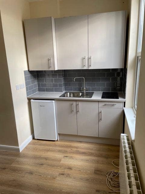 Modern-Bowes Road N13-Studio-Single Occupancy Main Photo