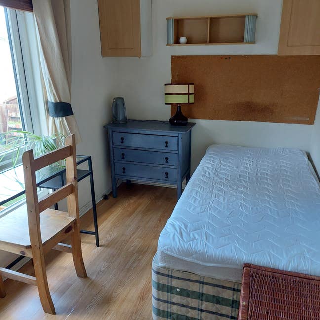 Single room in Winklebury Main Photo