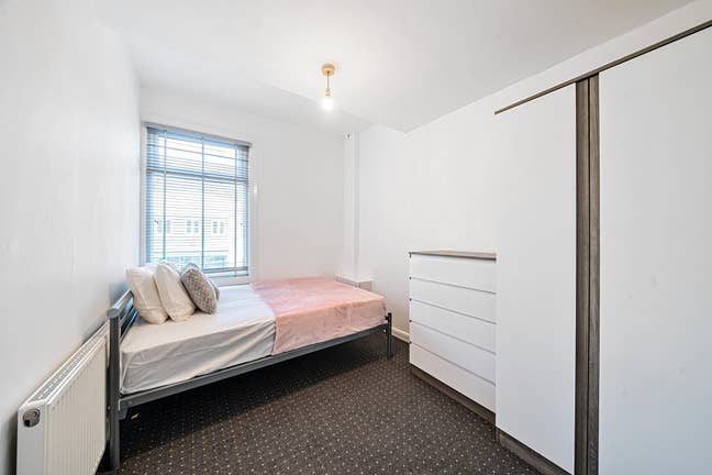 A bright double room in Tooting bills included Main Photo