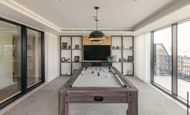 Spare room in lovely apartment building! Main Photo