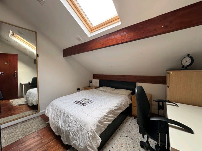 Cosy  double bedrooms in Heaton house Main Photo