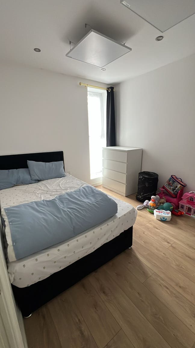 Spacious 2 rooms available to rent in E6 Main Photo