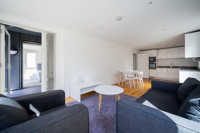 Bright Room + Private Bathroom - Limehouse Main Photo