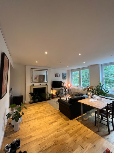 Cosy double room in NW London  Main Photo