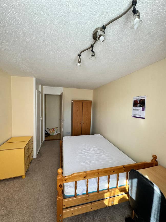 Fully Furnished Double Room in Gosport £700 Main Photo