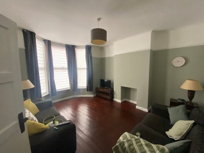 3 Bed house seeks tenants  Main Photo